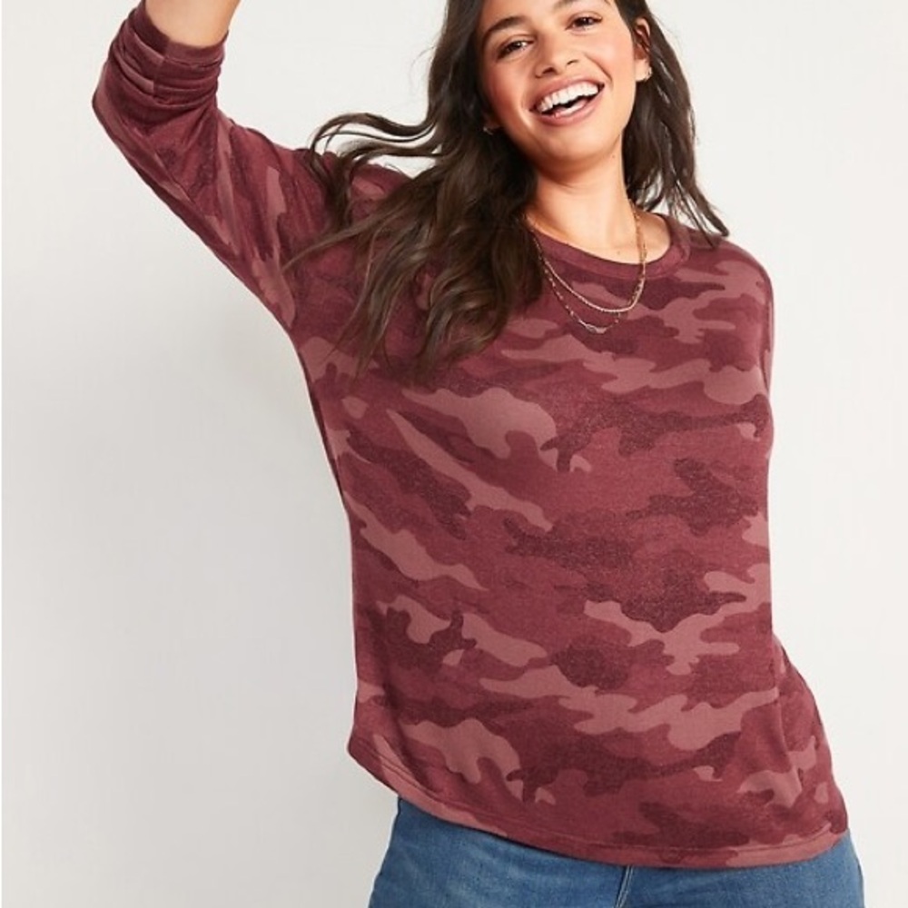 💥 Old Navy Oversized Cozy-Knit Long-Sleeve Burgundy Camo T-Shirt